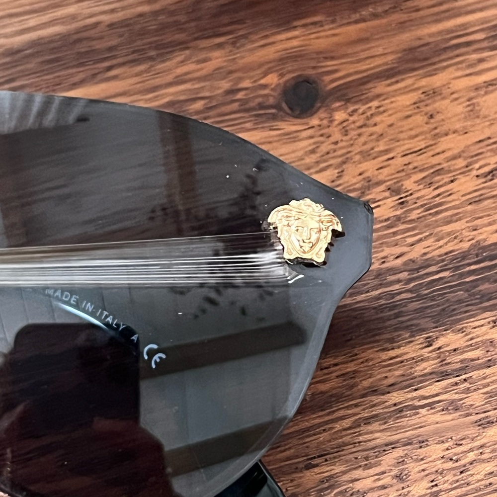 Versace Sunglasses Gigi Like New Condition w/ Case! - Picture 7 of 7